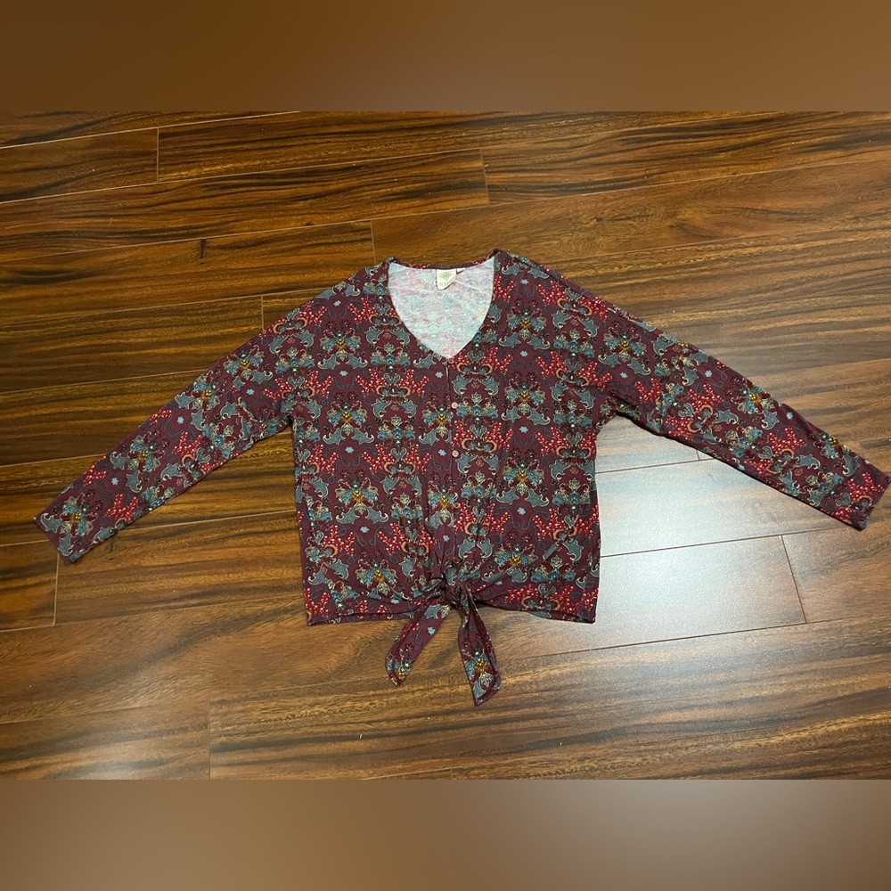 Alkamy women’s medium long sleeve button down top, tie front, paisley burgundy